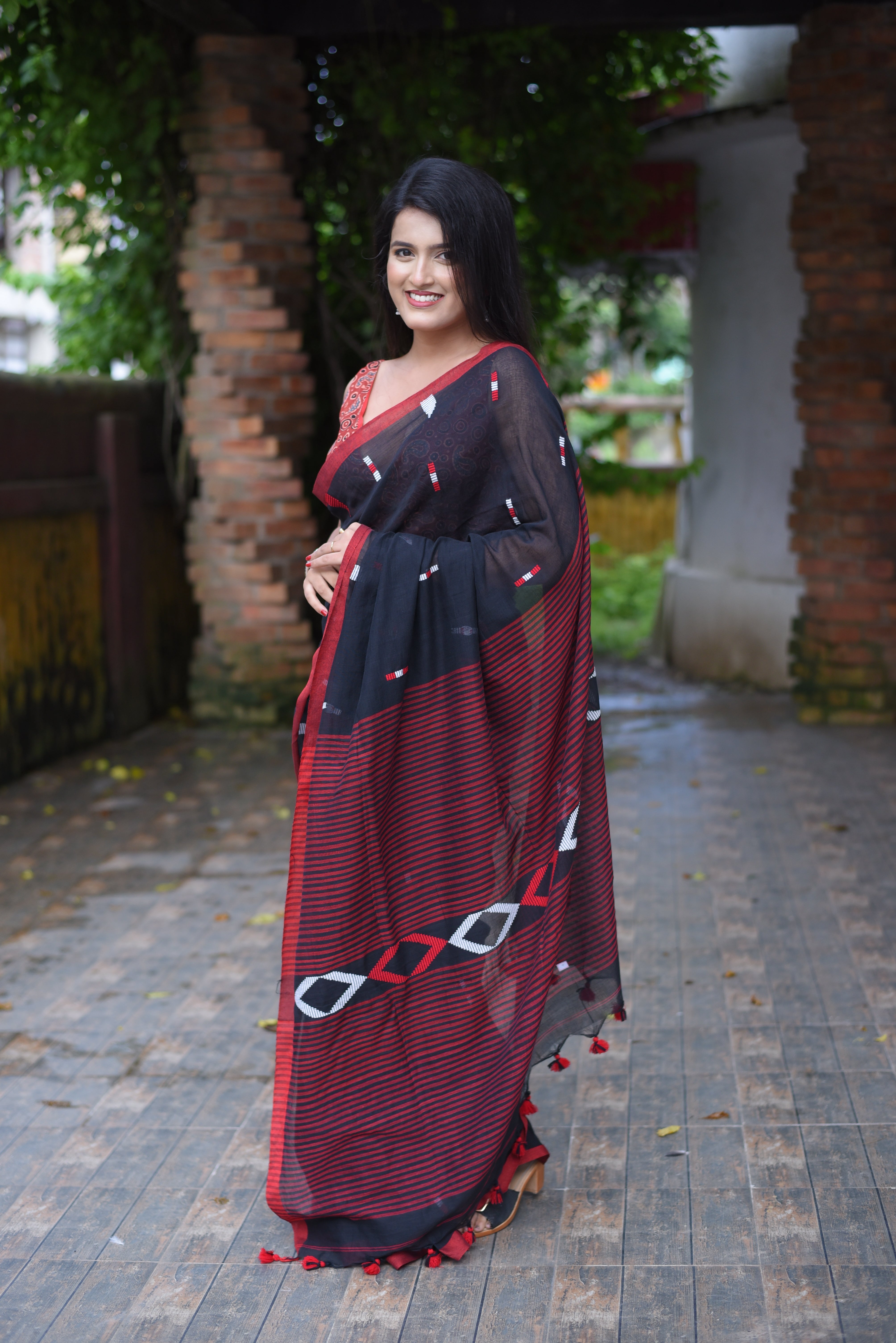 Black Mulmul Cotton Handloom Jamdani Saree