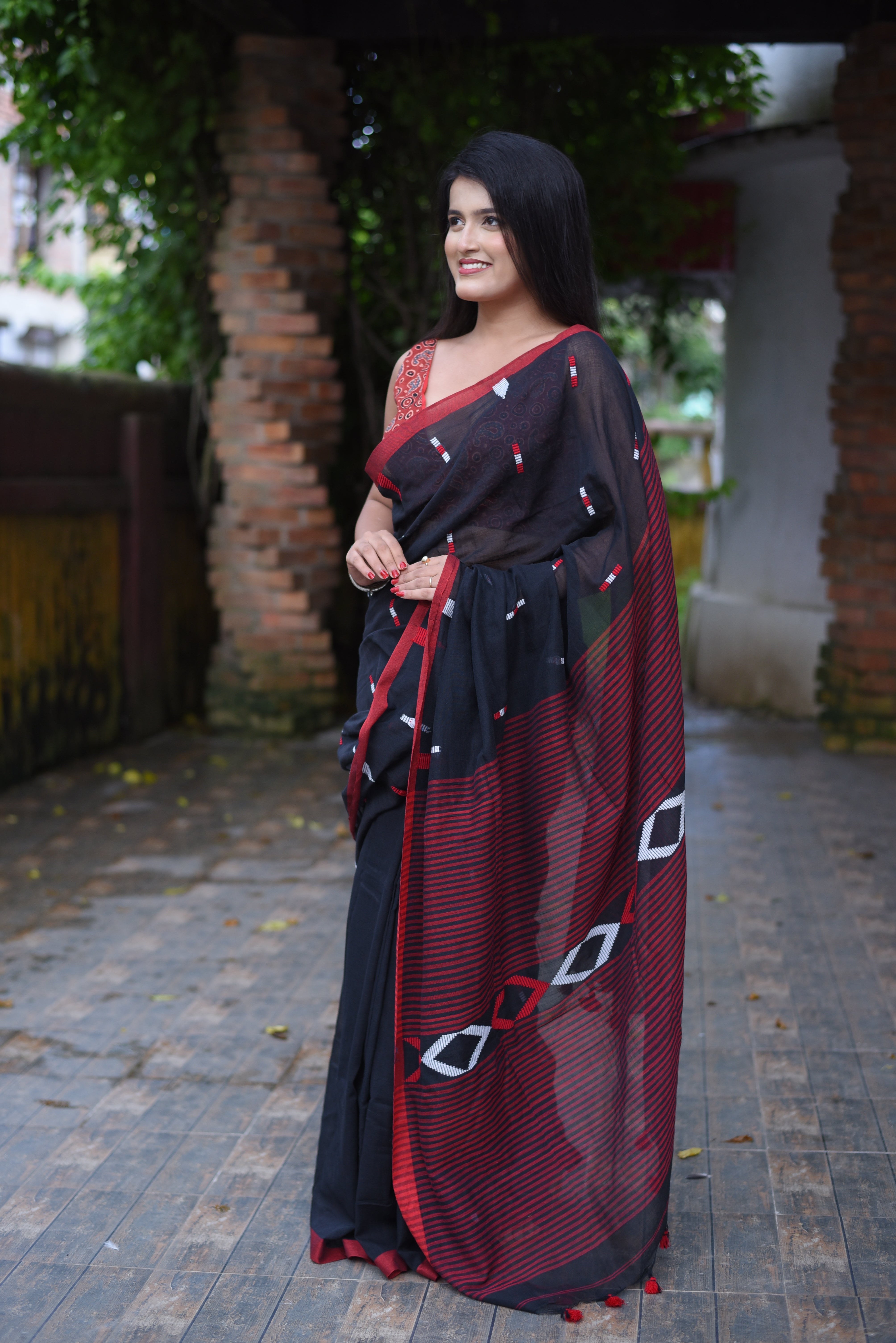 Black Mulmul Cotton Handloom Jamdani Saree