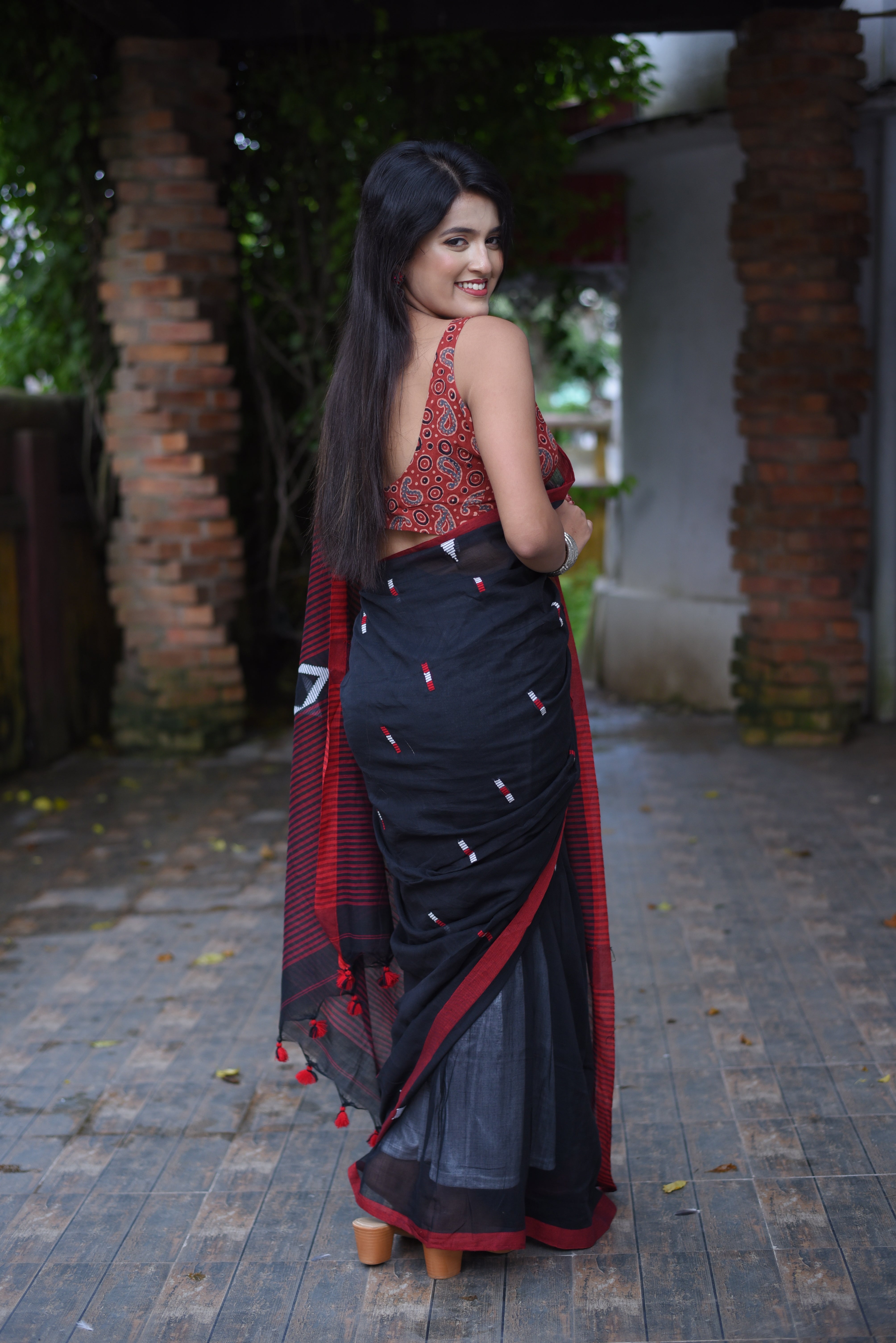 Black Mulmul Cotton Handloom Jamdani Saree