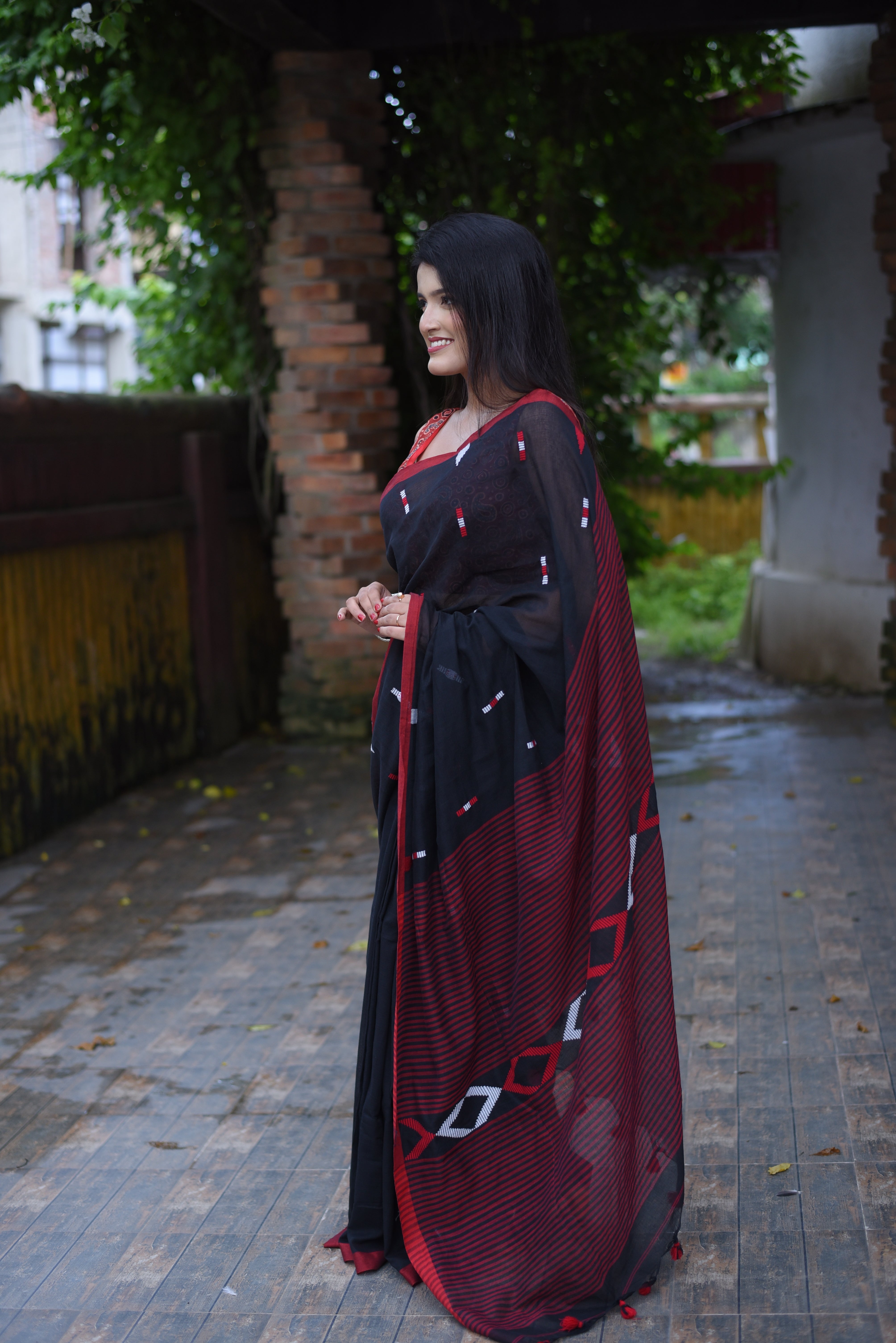 Black Mulmul Cotton Handloom Jamdani Saree