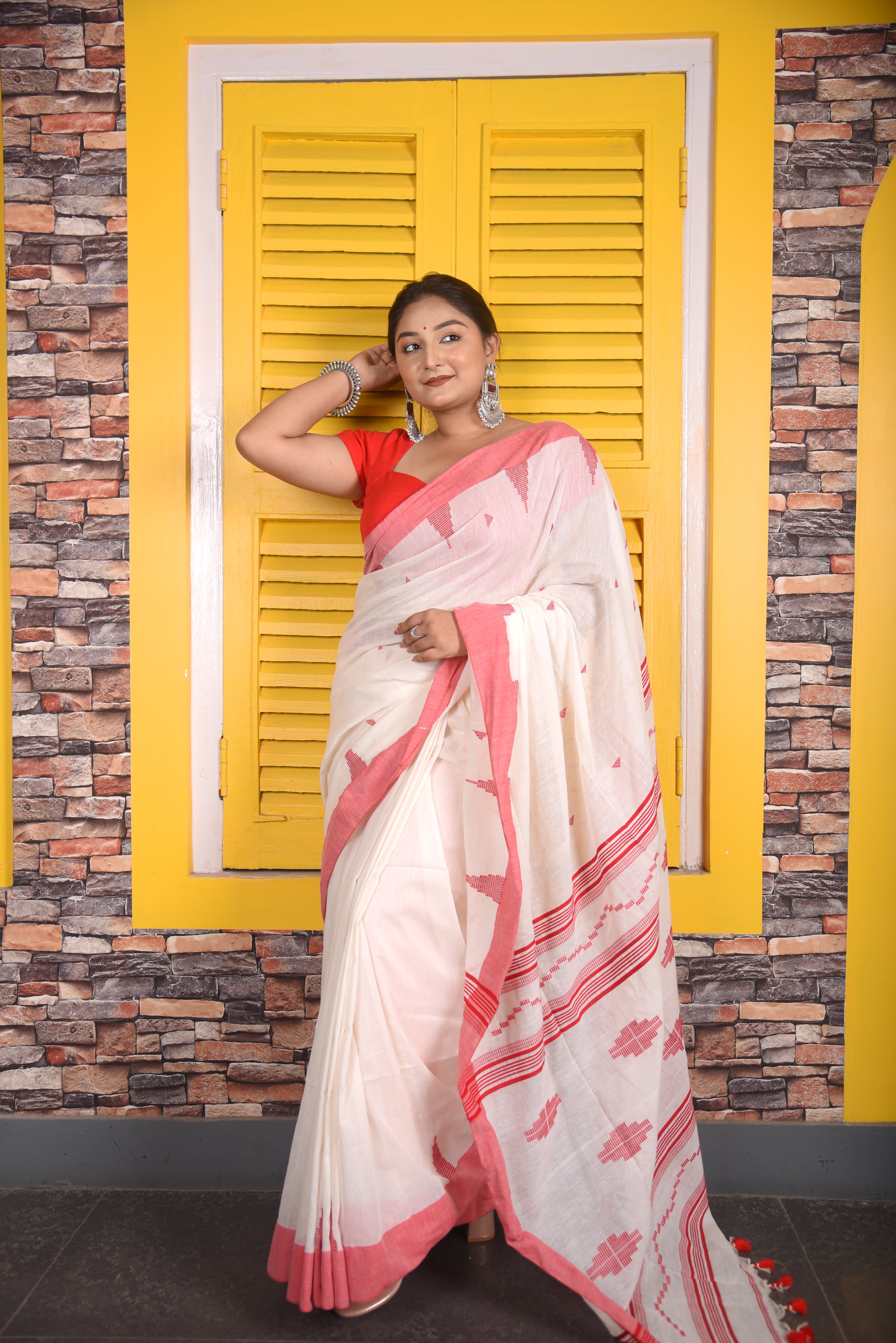 White Mulmul Cotton Handloom Jamdani Saree