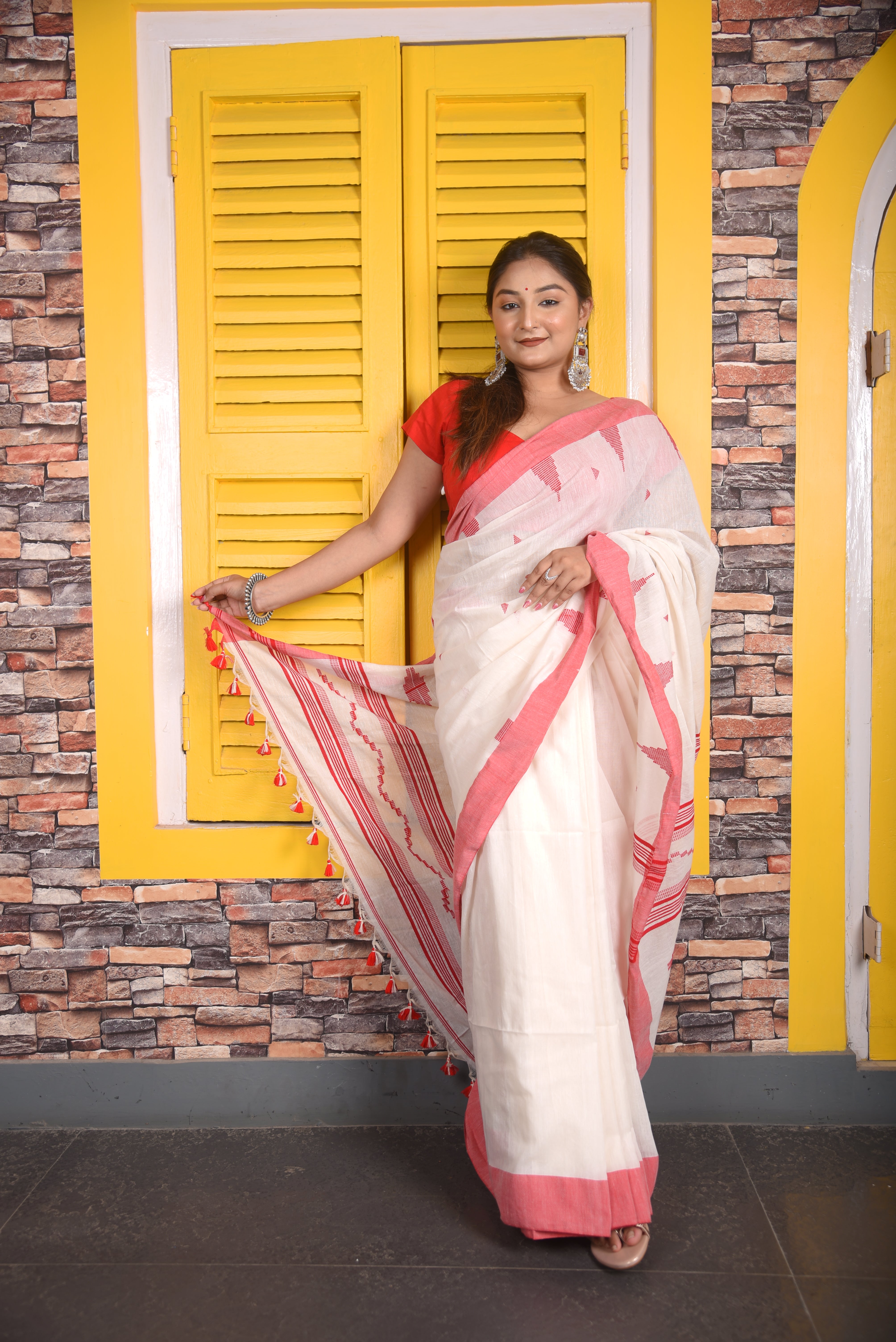 White Mulmul Cotton Handloom Jamdani Saree