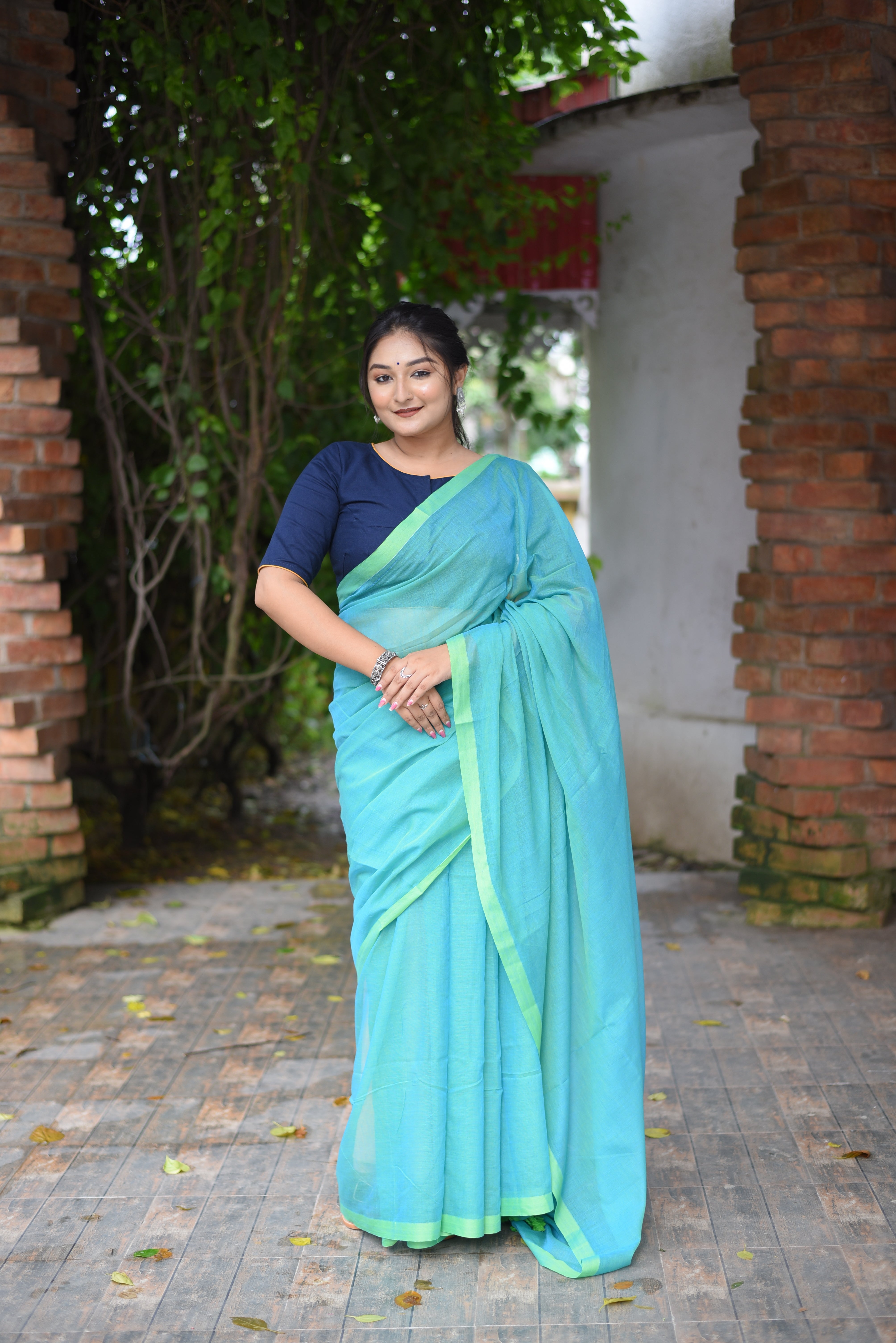 Rama Green Dual Tone Mulmul Cotton Handloom Saree