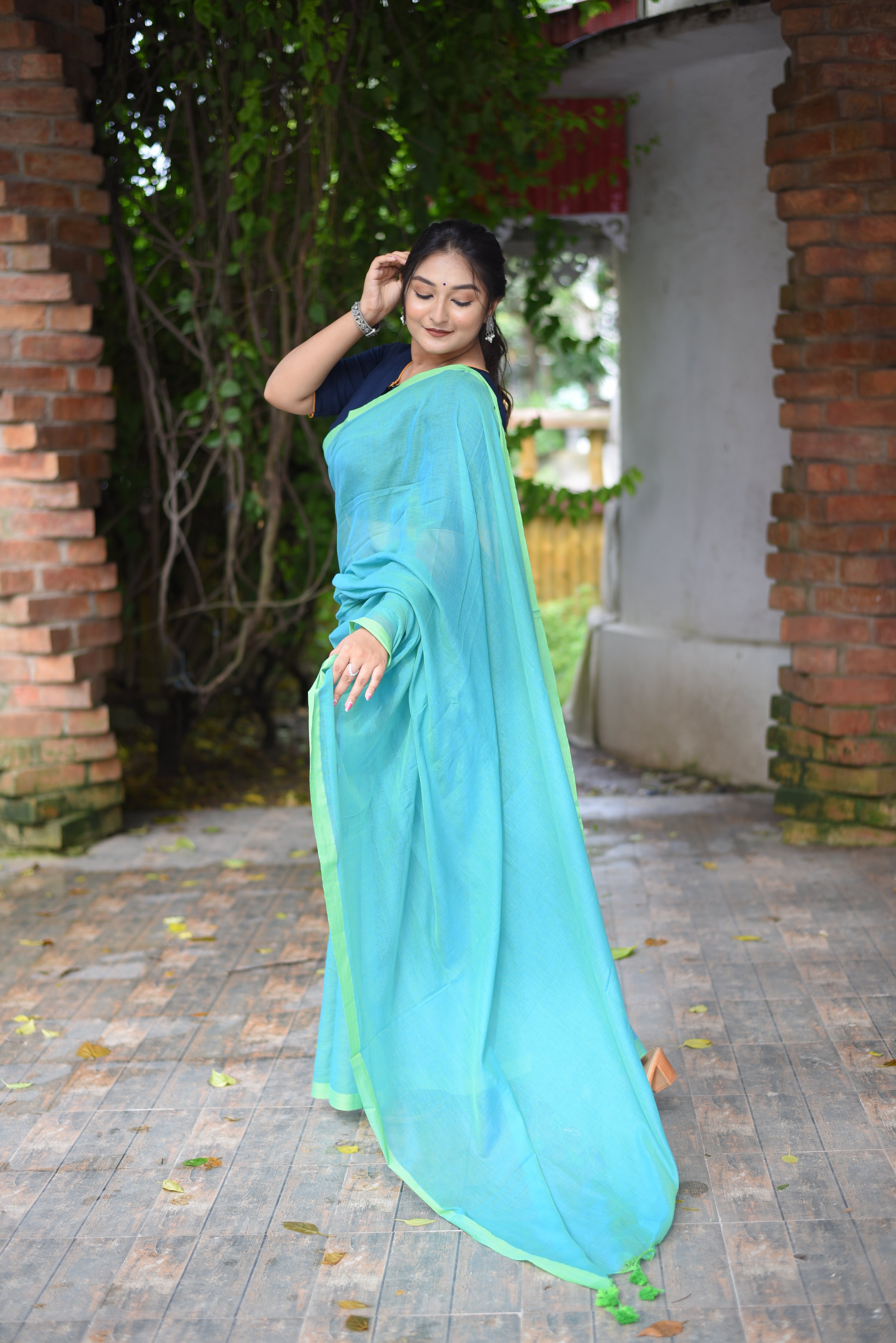 Rama Green Dual Tone Mulmul Cotton Handloom Saree
