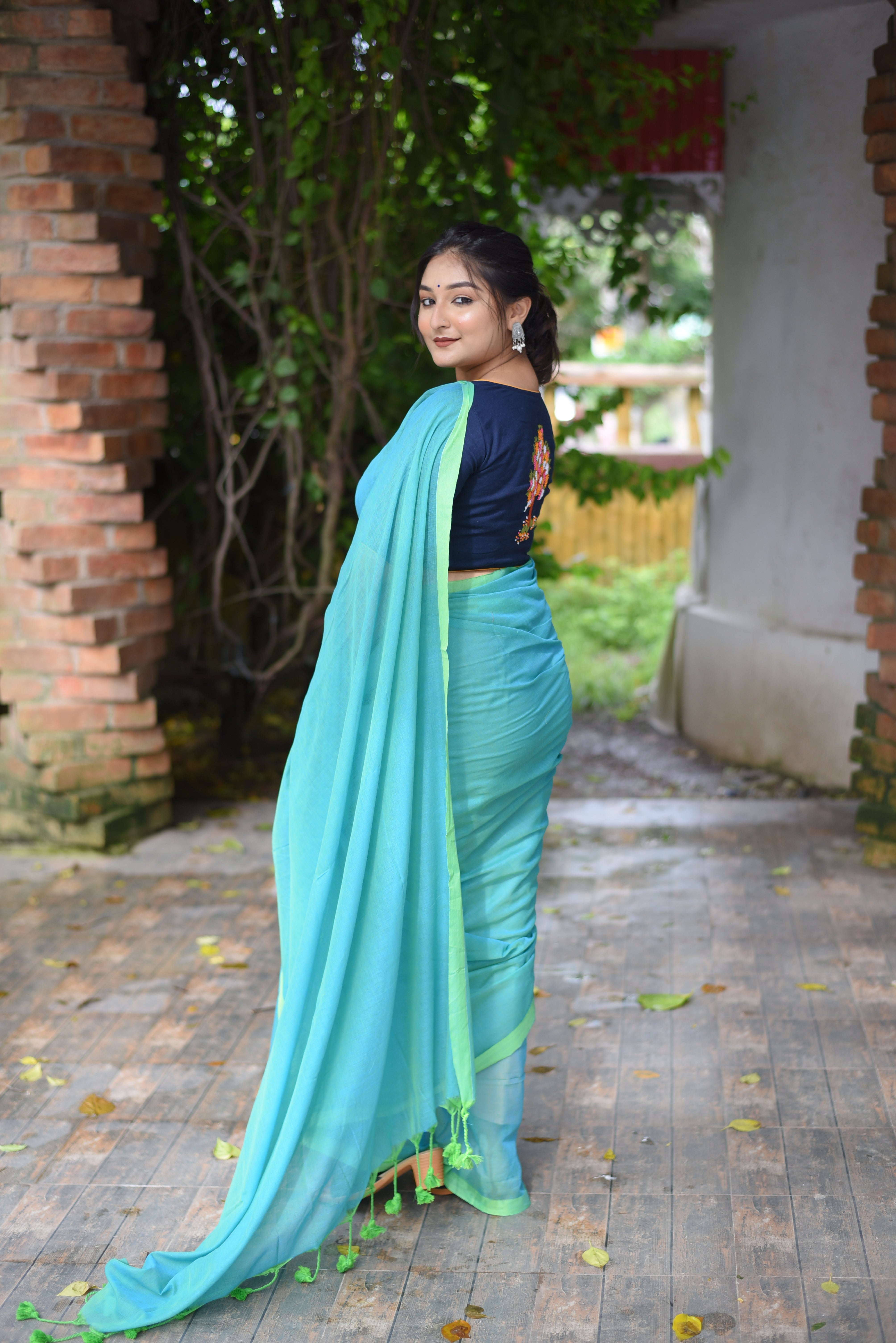 Rama Green Dual Tone Mulmul Cotton Handloom Saree