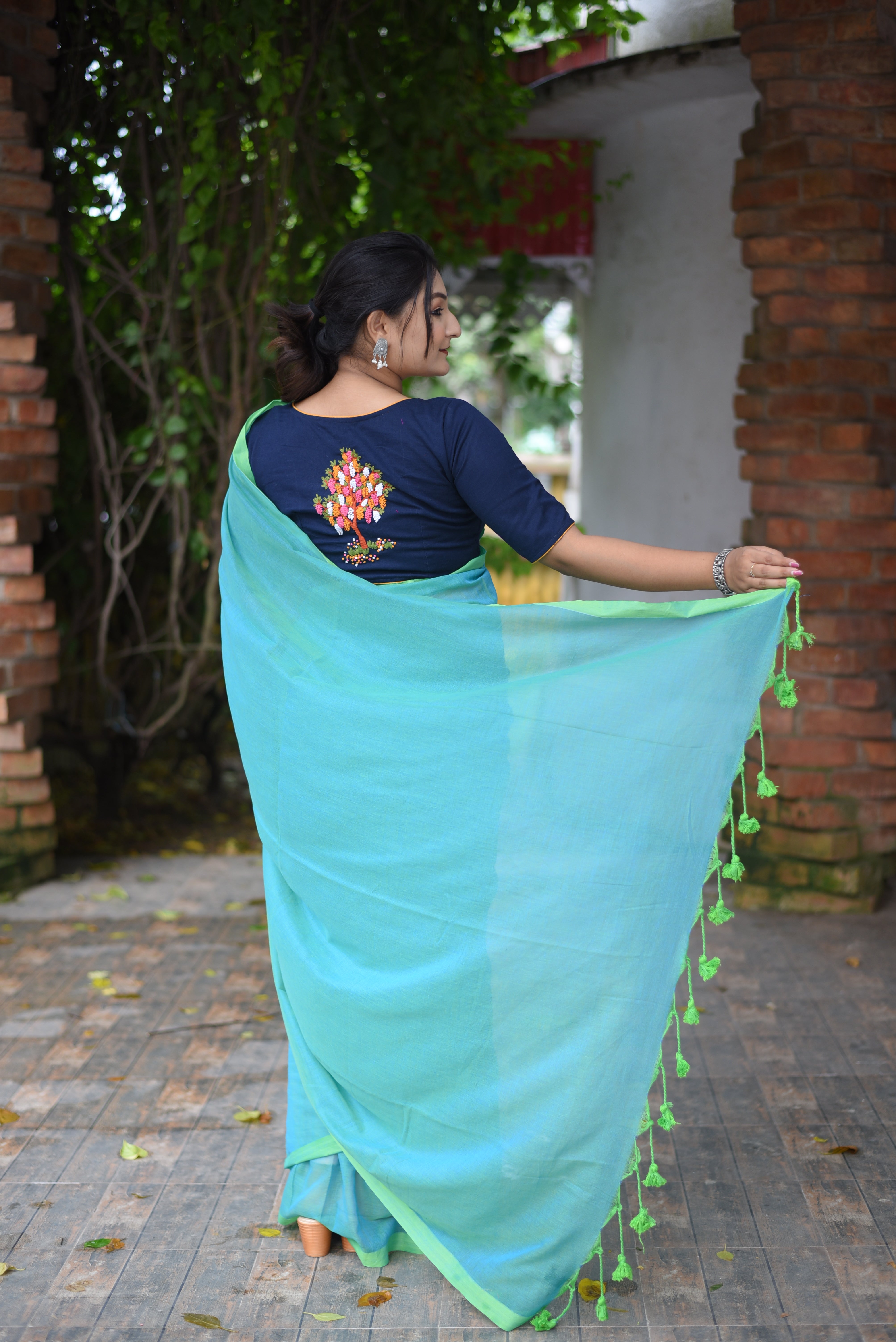 Rama Green Dual Tone Mulmul Cotton Handloom Saree