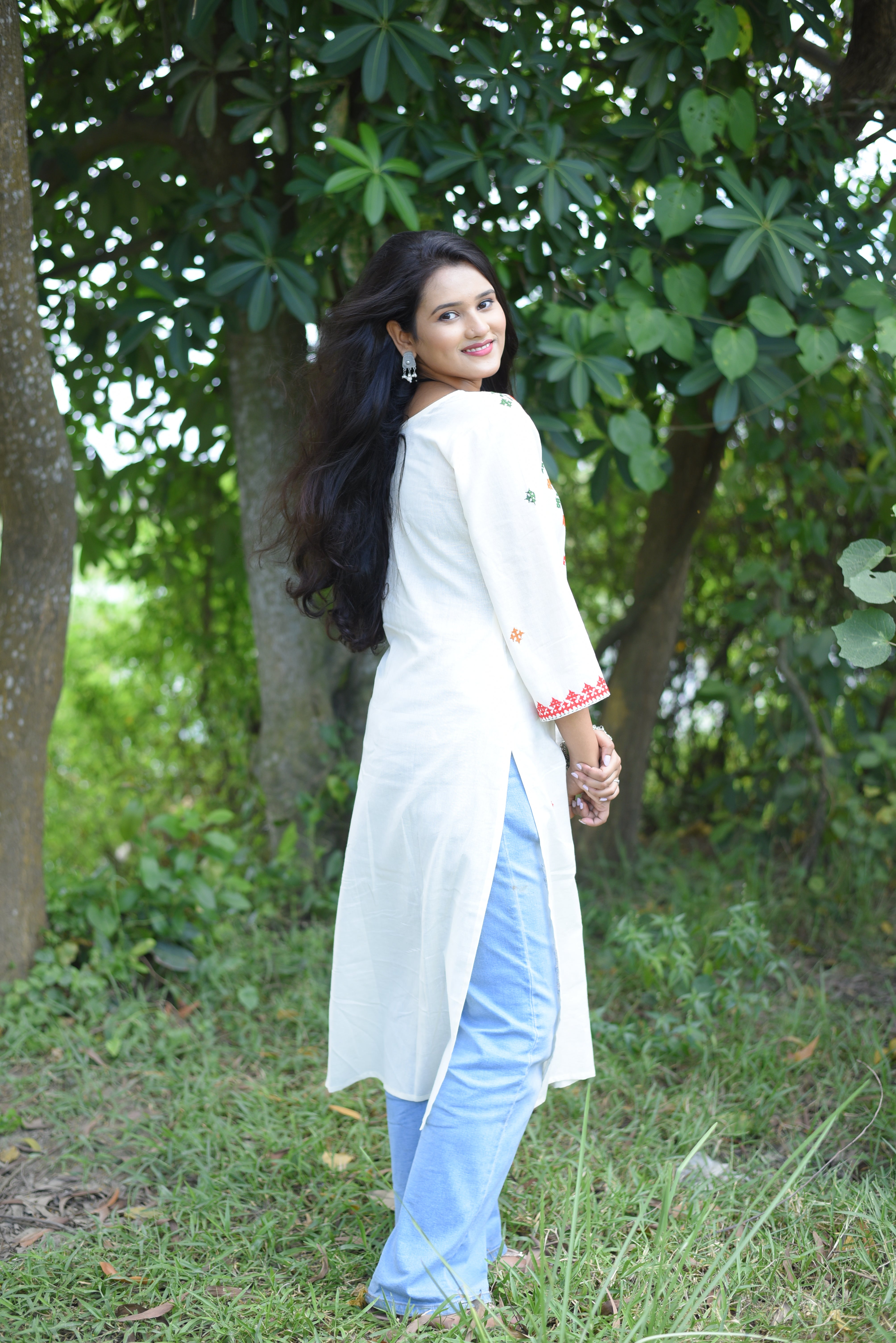 Off White Kutch Hand Embroidery Kurta