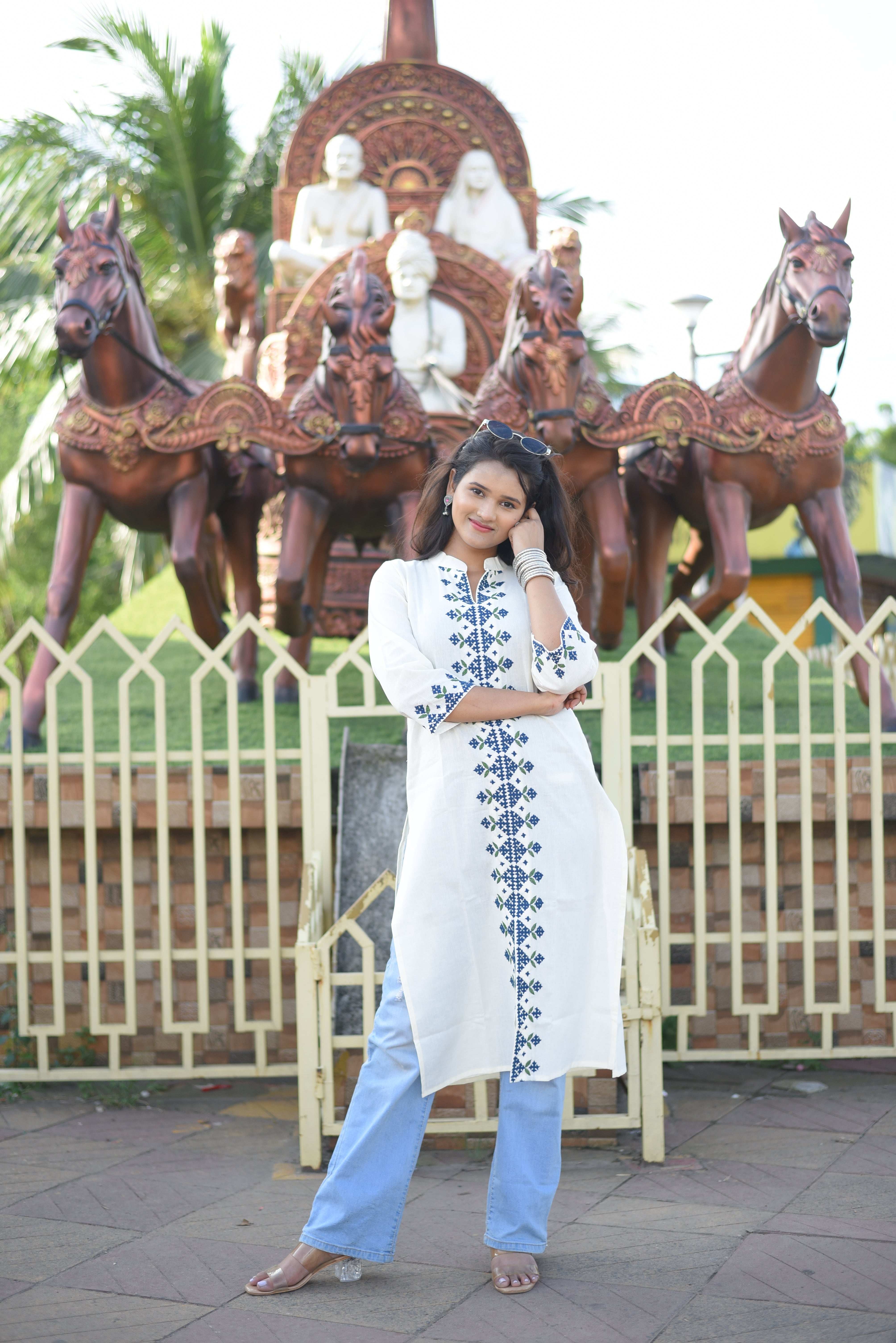 Off White Kutch Hand Embroidered Kurta