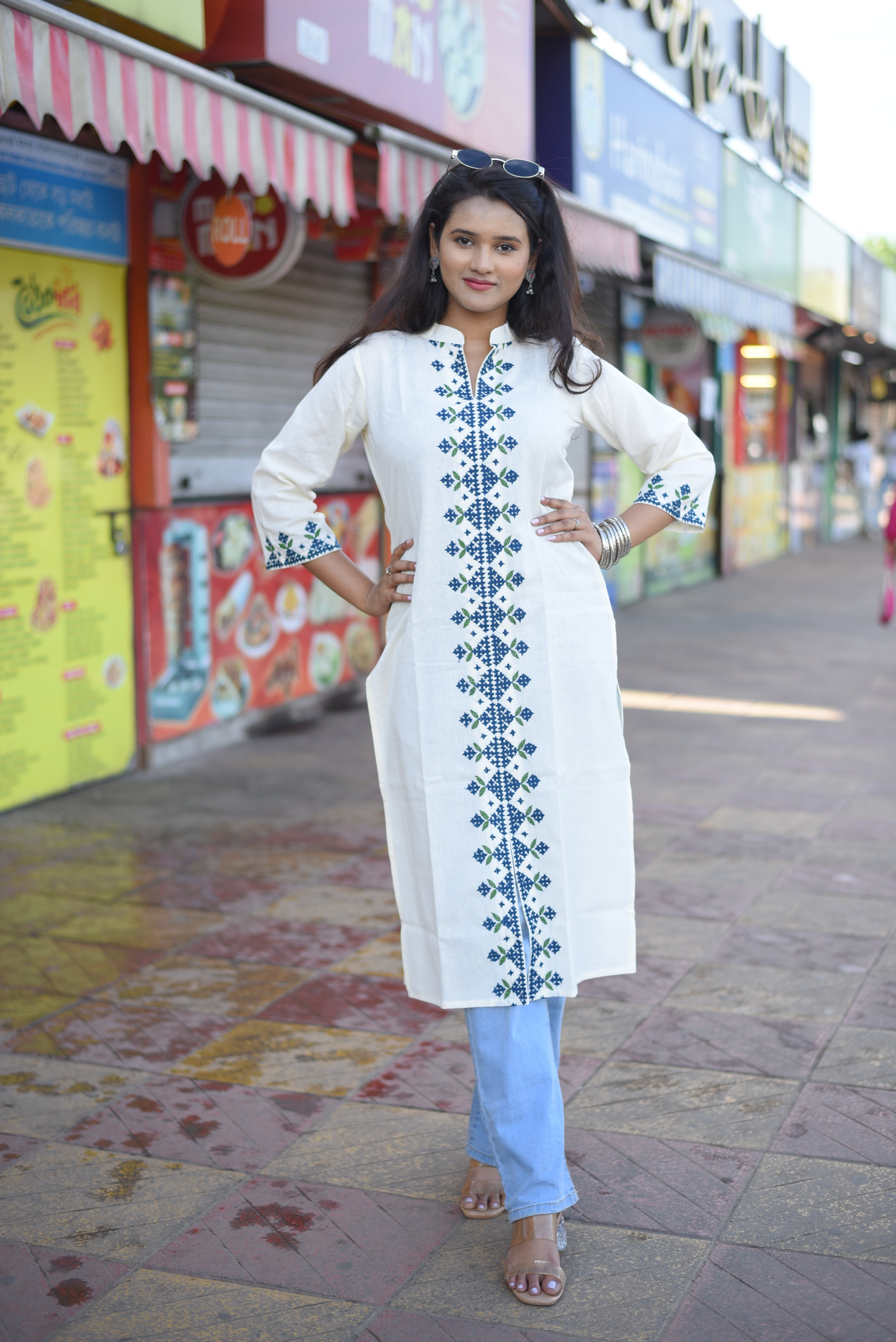 Off White Kutch Hand Embroidered Kurta