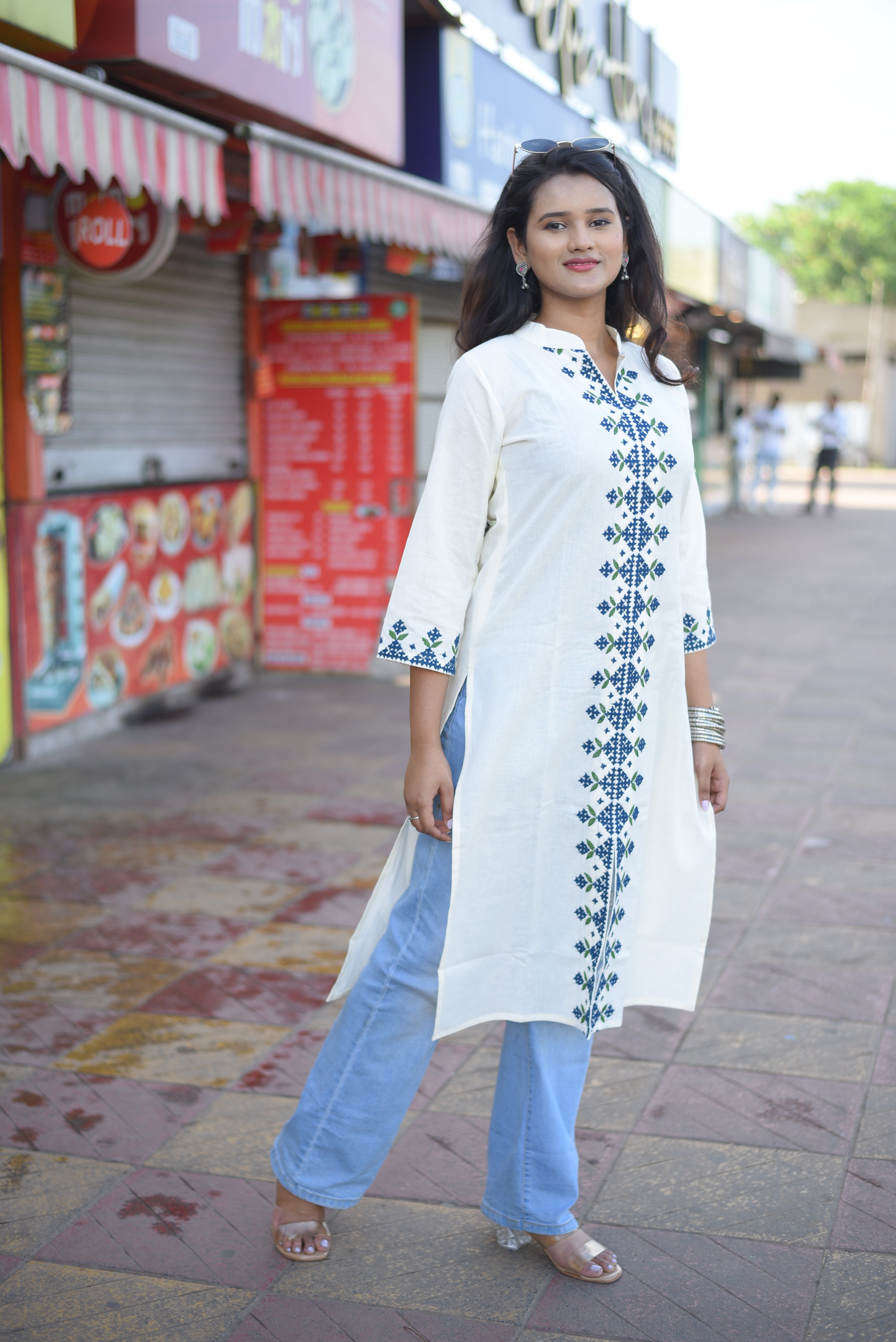 Off White Kutch Hand Embroidered Kurta