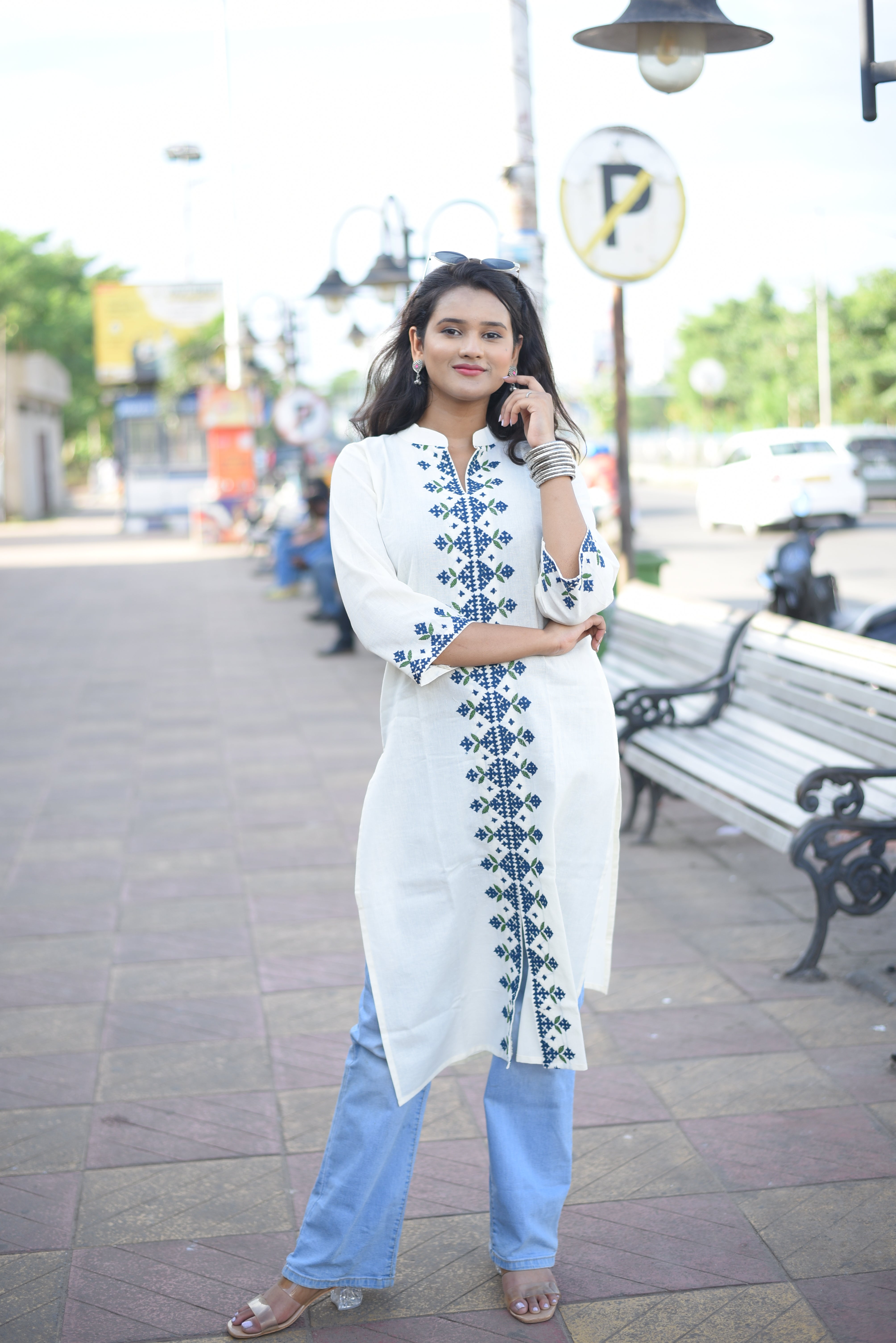Off White Kutch Hand Embroidered Kurta