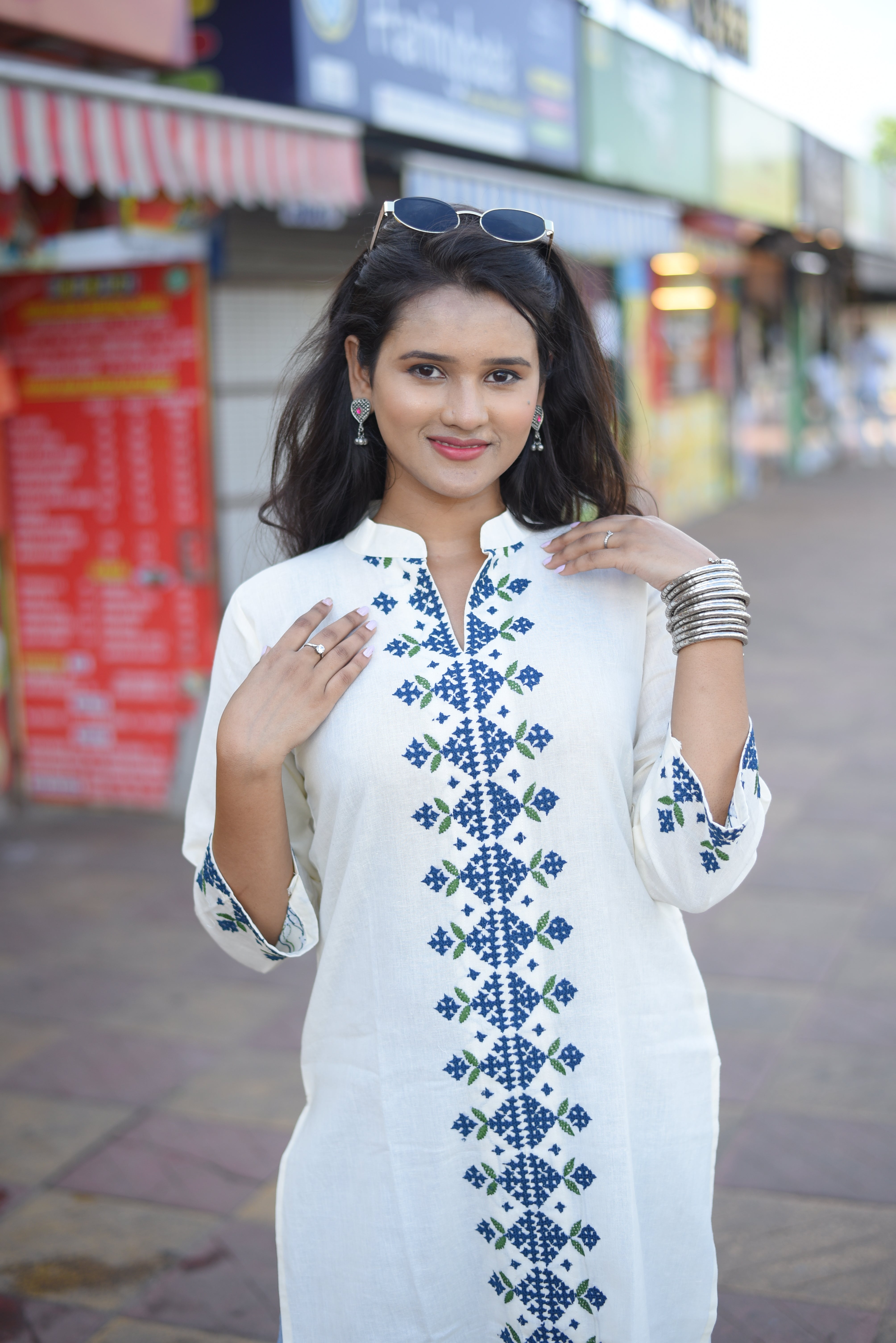 Off White Kutch Hand Embroidered Kurta