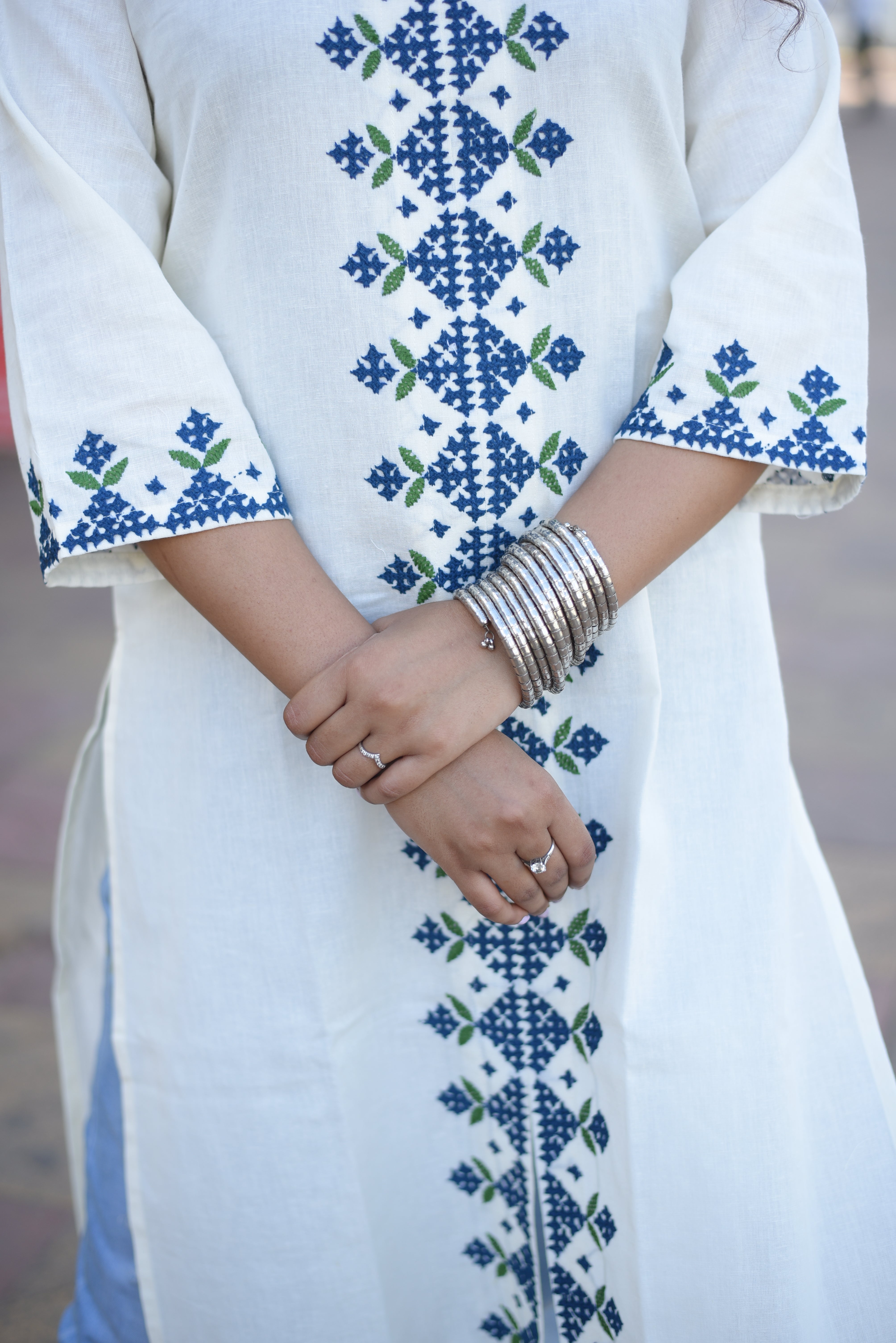 Off White Kutch Hand Embroidered Kurta