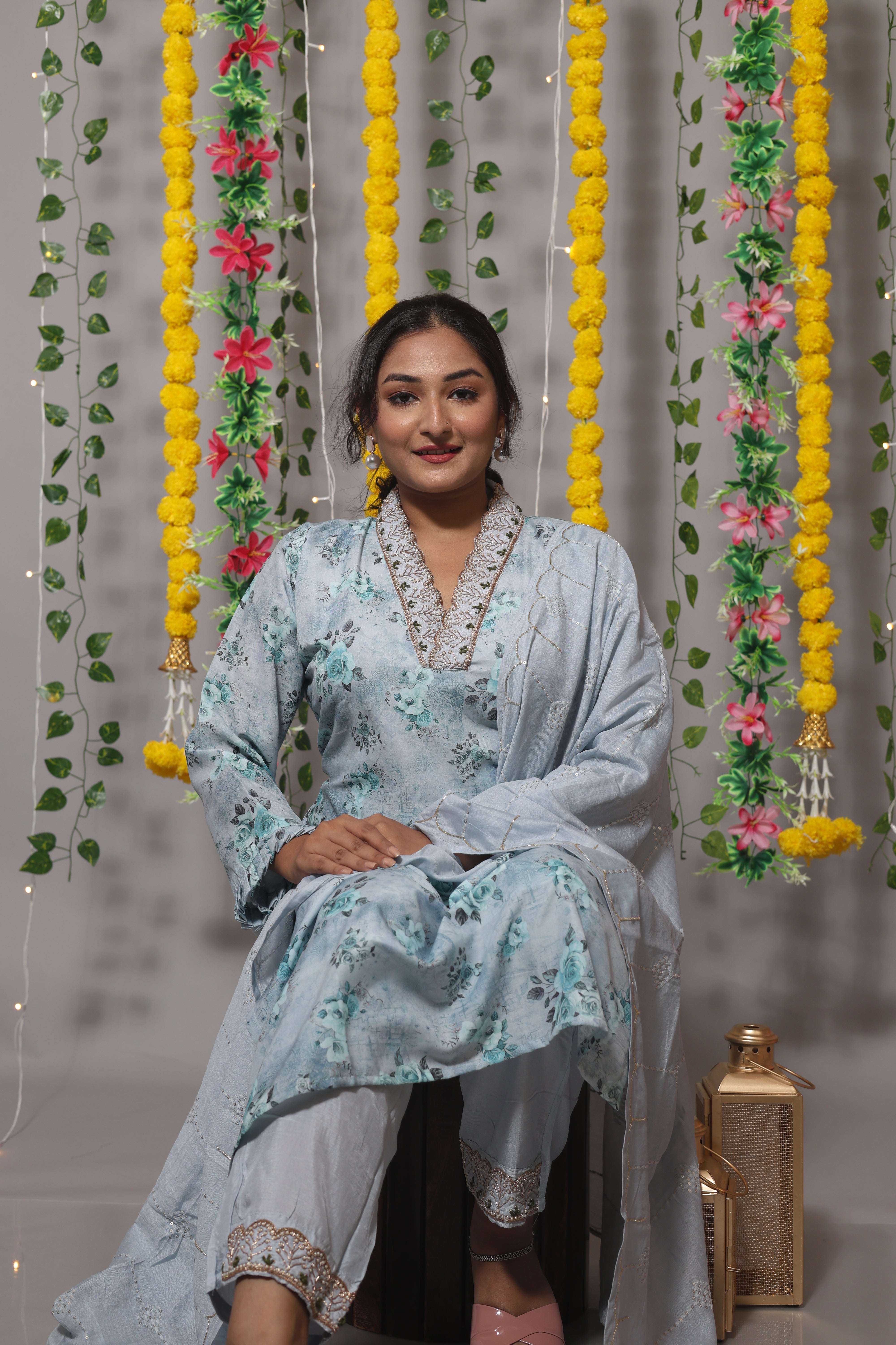 Floral digital print muslin suit set with stylish design