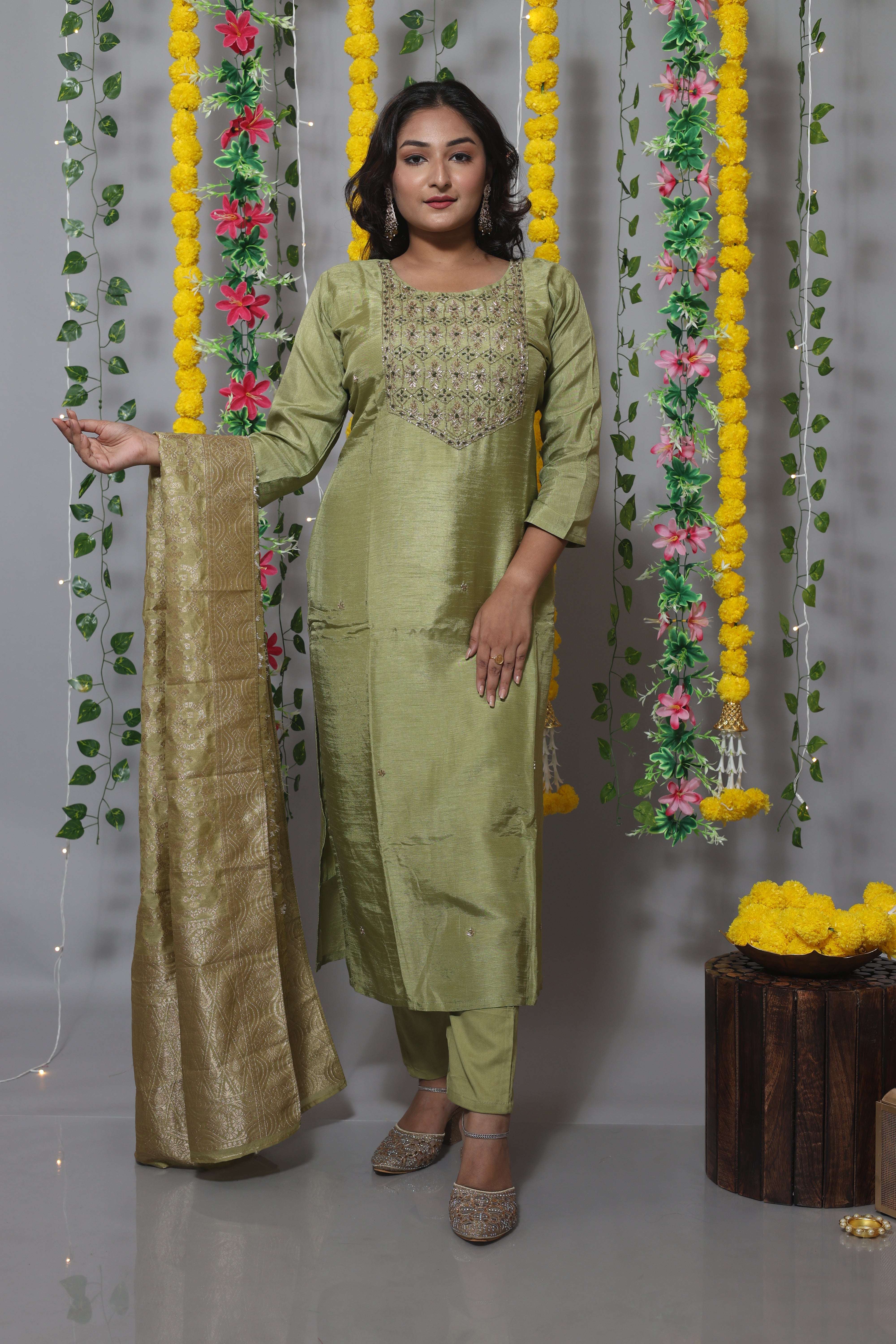 Pista Color Handwork Dola Silk Suit Set