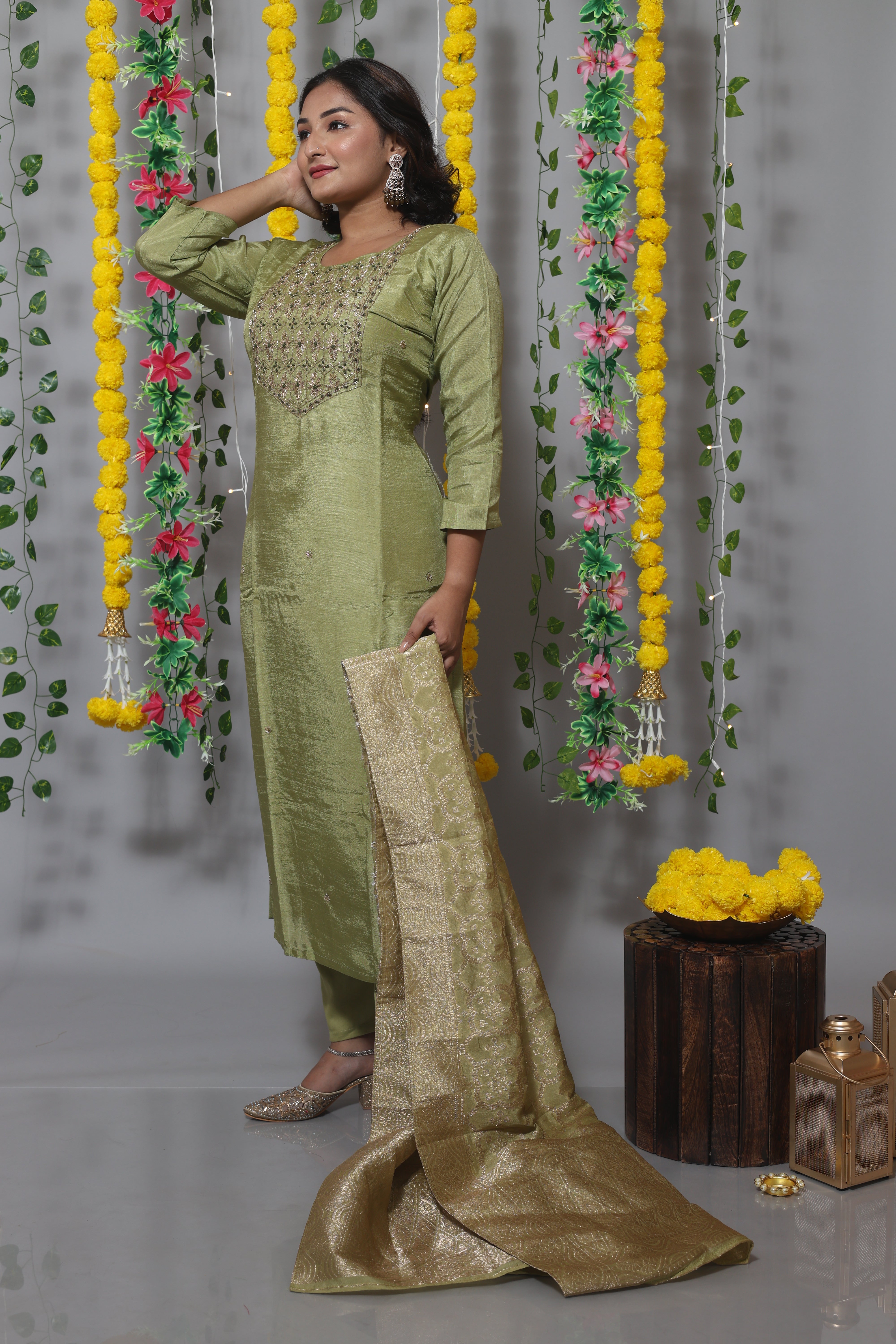 Pista Color Handwork Dola Silk Suit Set