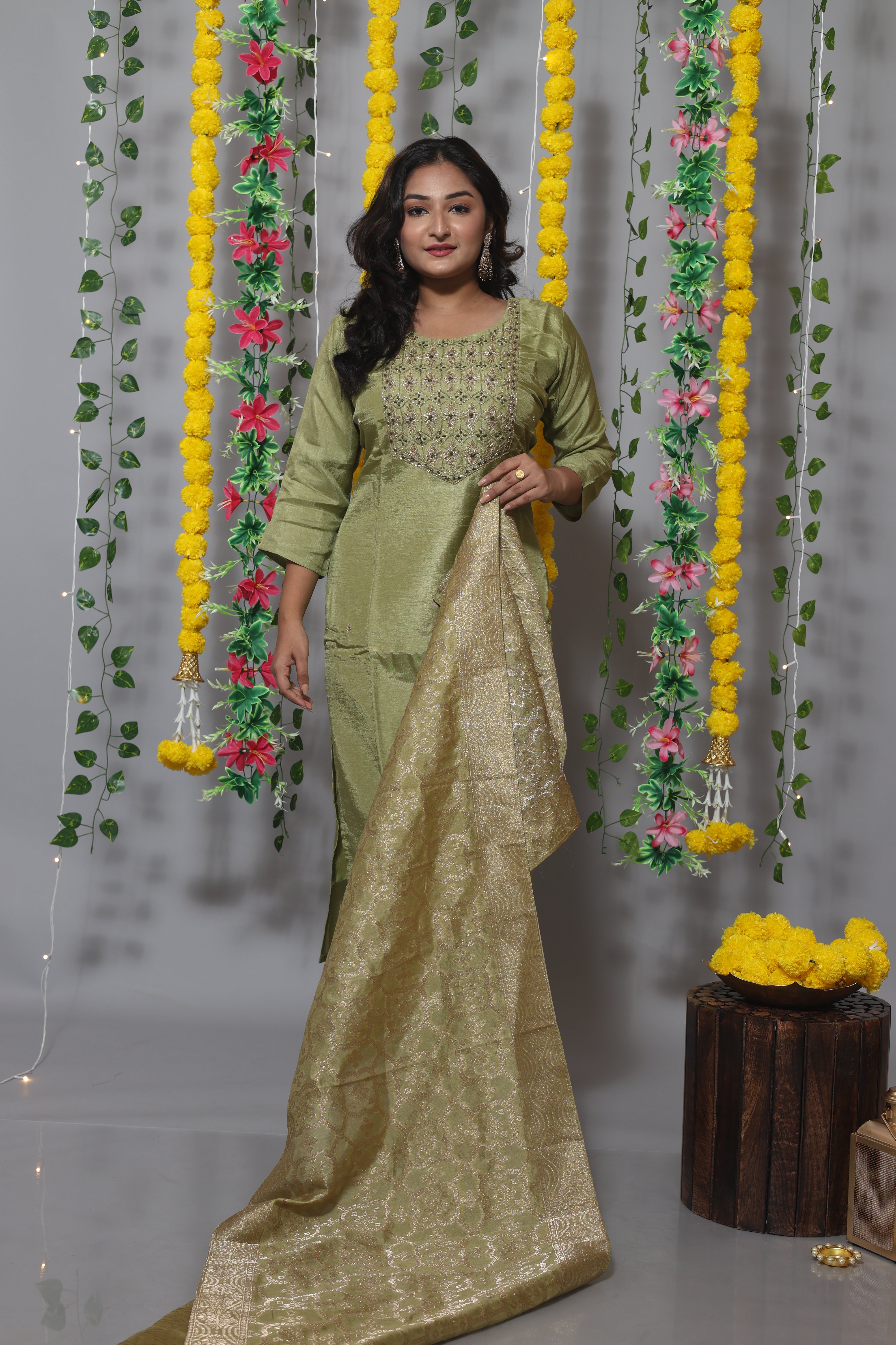 Pista Color Handwork Dola Silk Suit Set