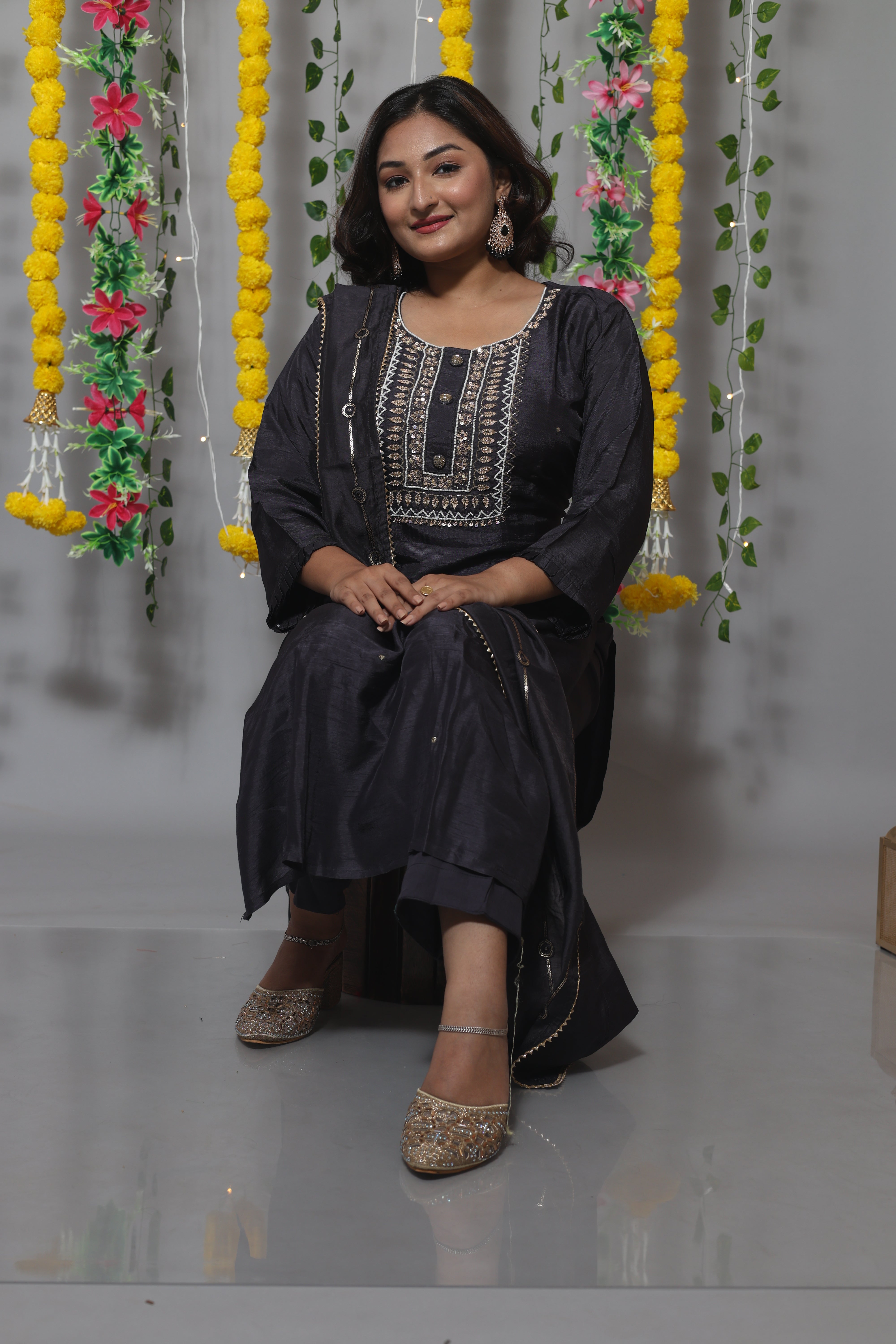 Black Handwork Dola Silk Suit Set