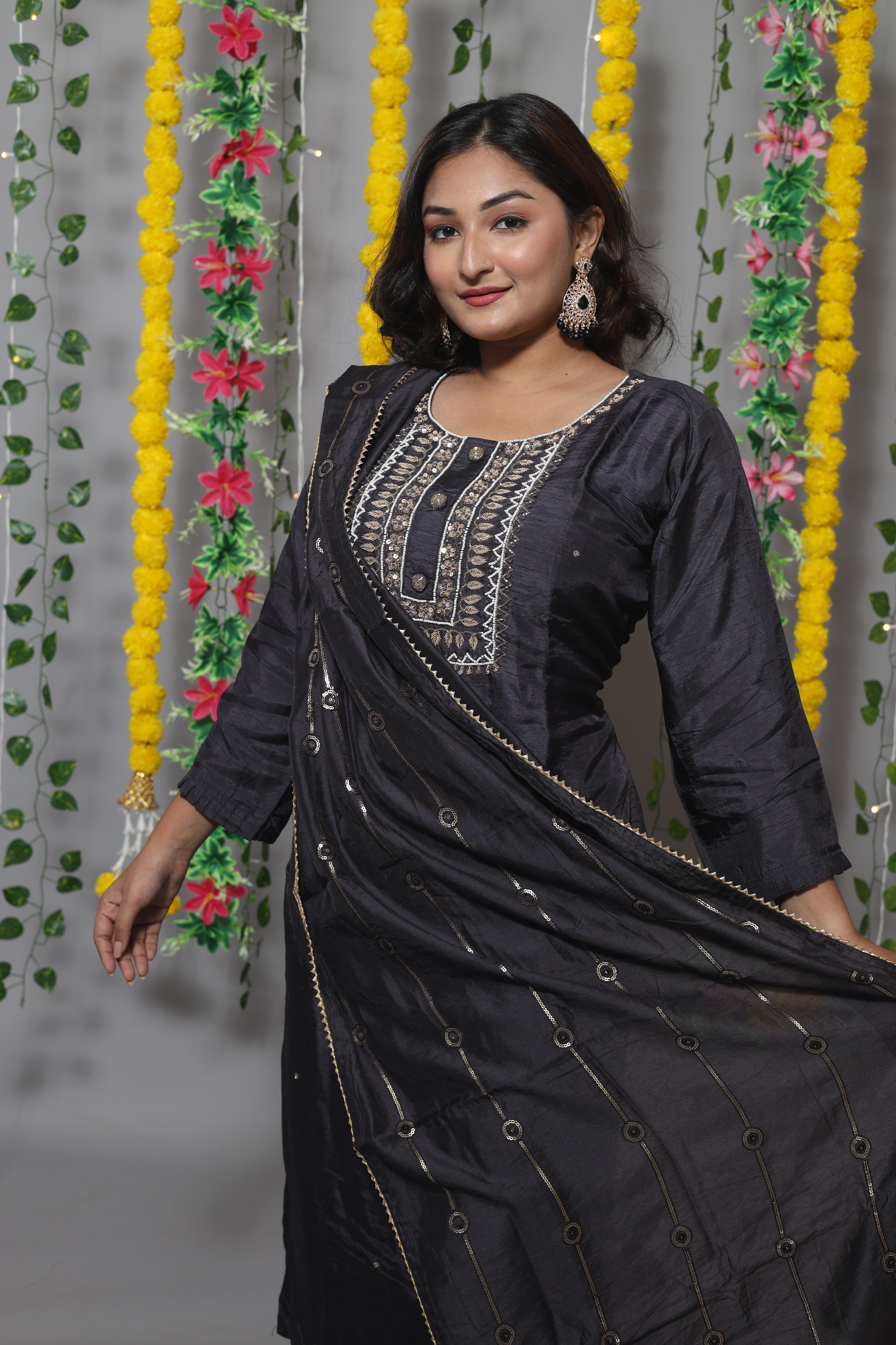Black Handwork Dola Silk Suit Set