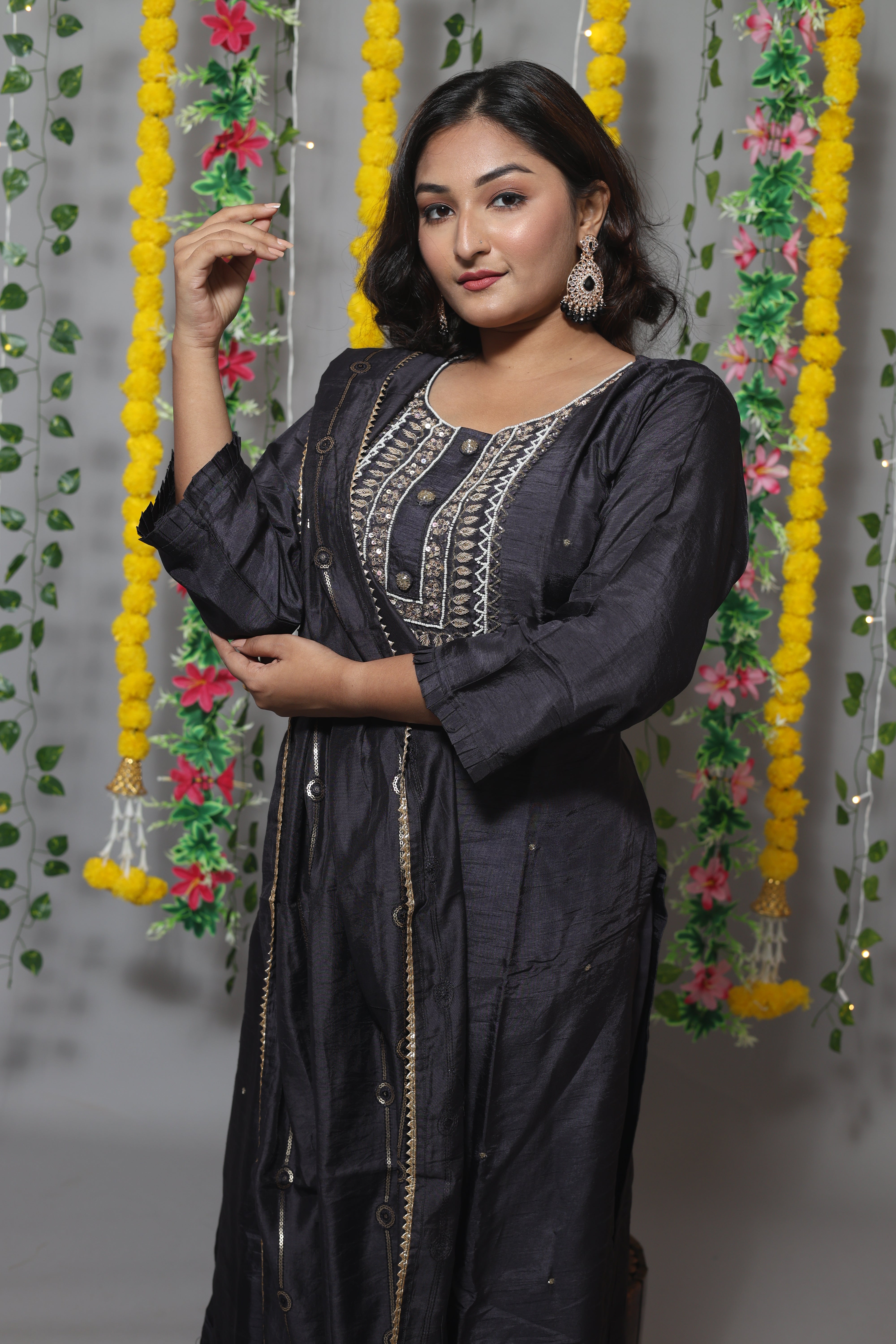 Black Handwork Dola Silk Suit Set