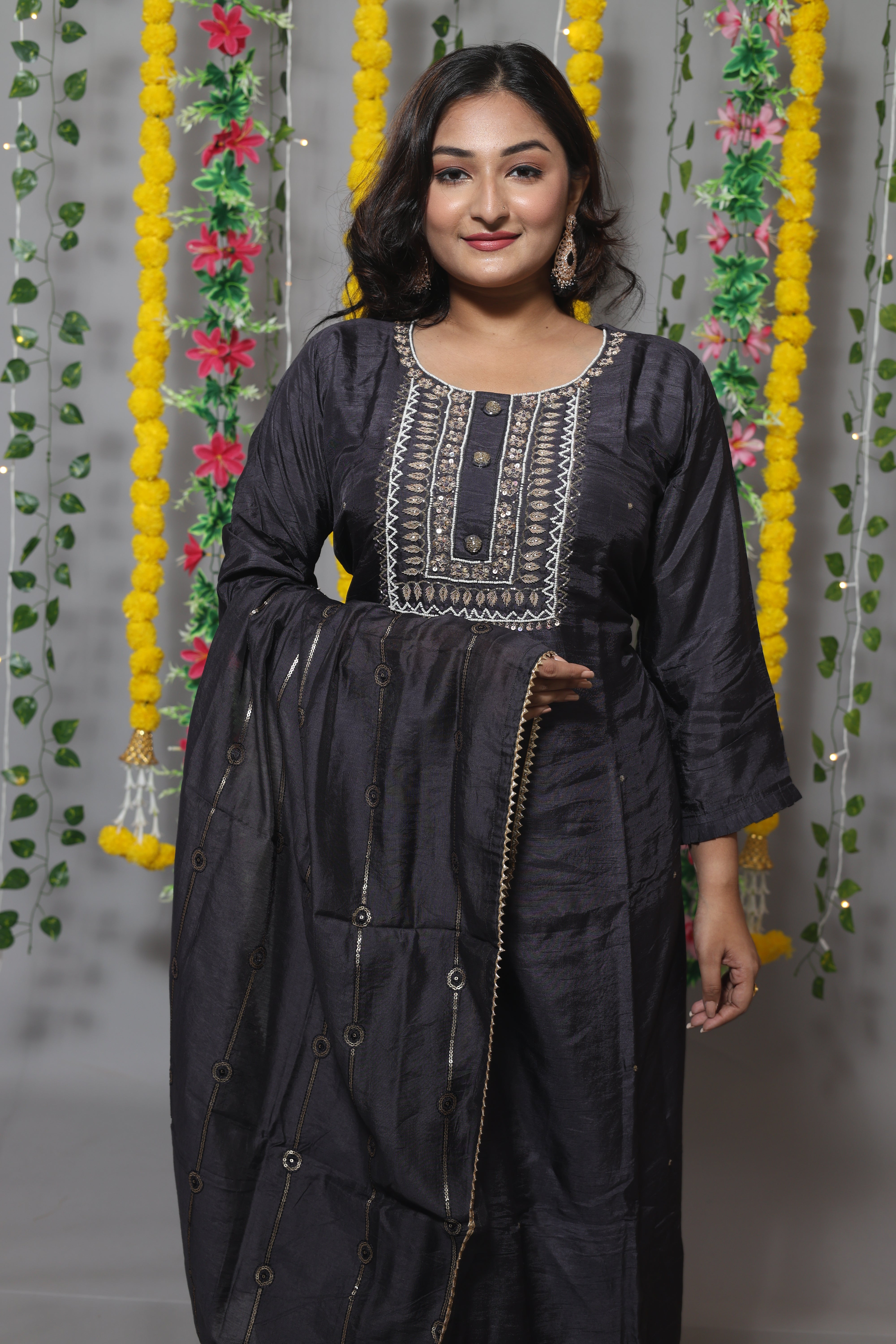 Black Handwork Dola Silk Suit Set