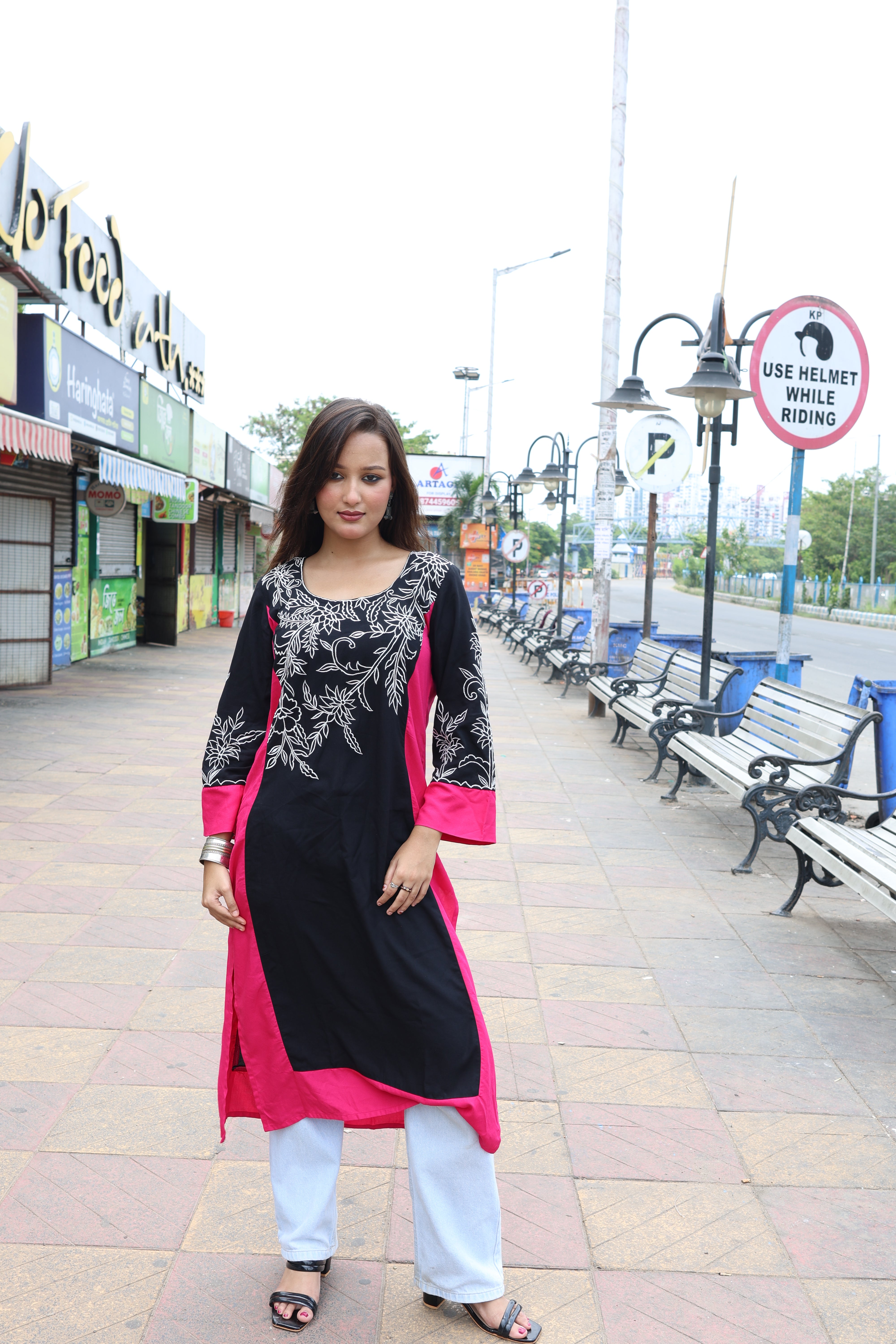Black-Pink Rayon Embroidered Kurta