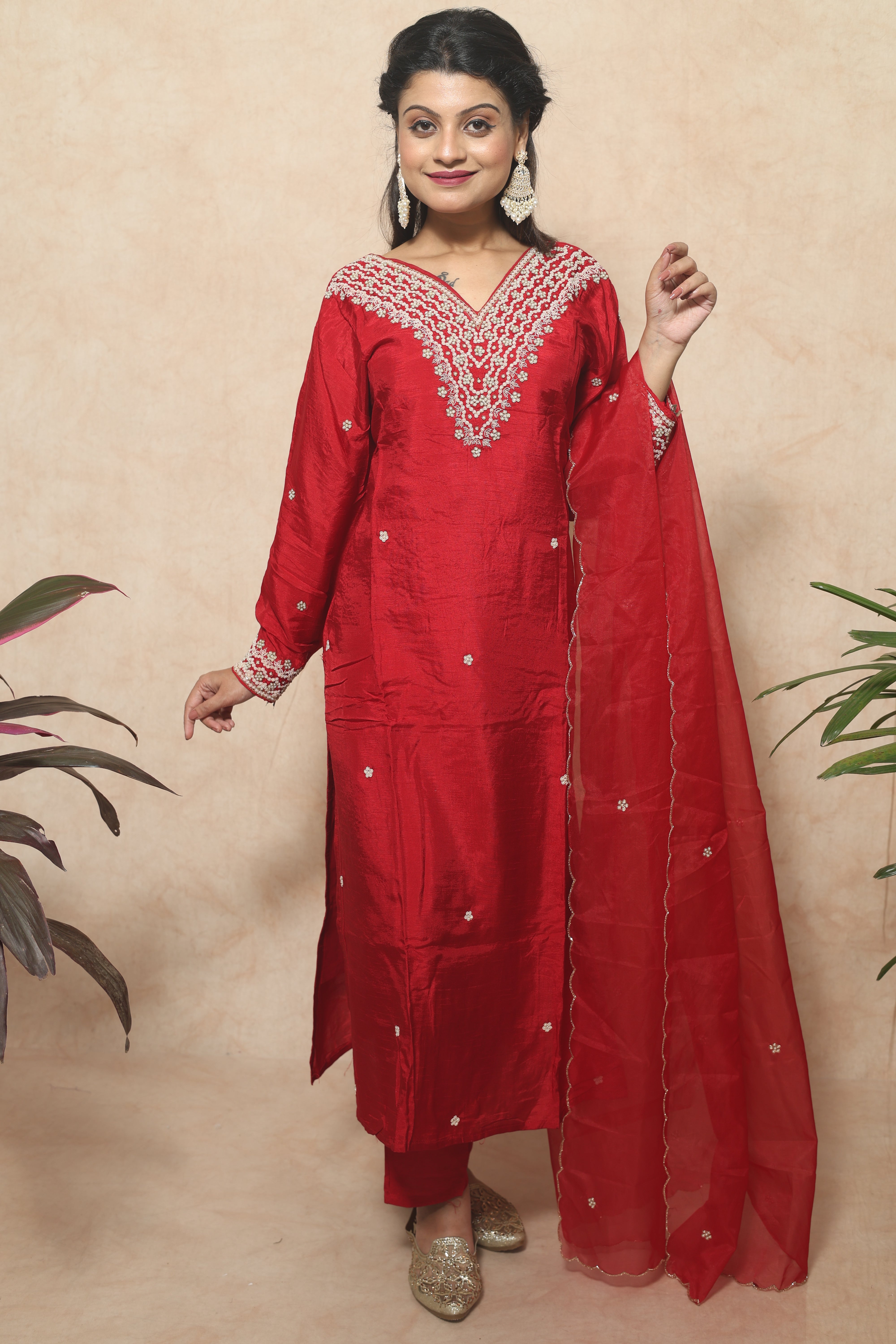 Red dola silk suit set with exquisite handwork